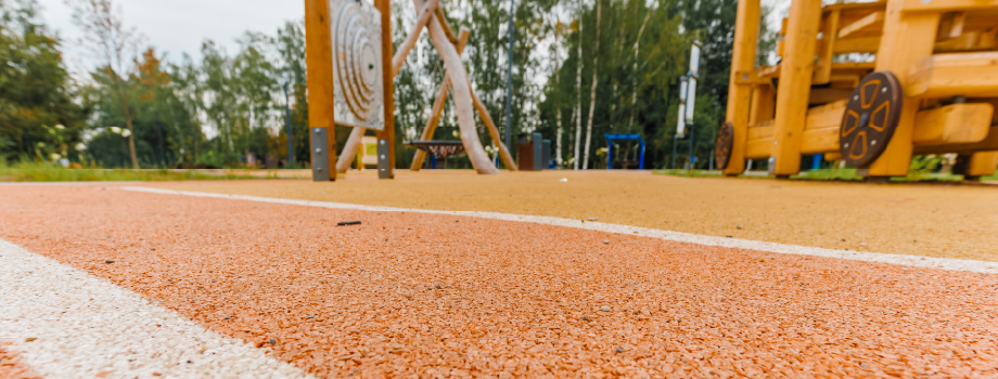 Резиновое покрытие на детской площадке